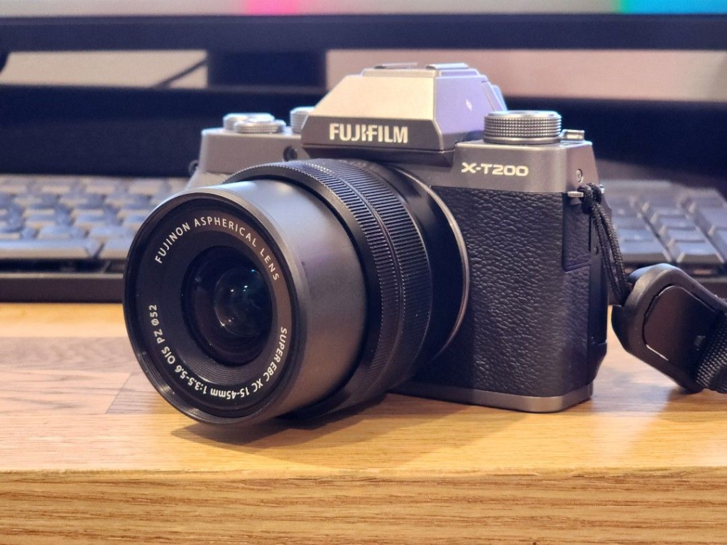 Fujifilm X-T200