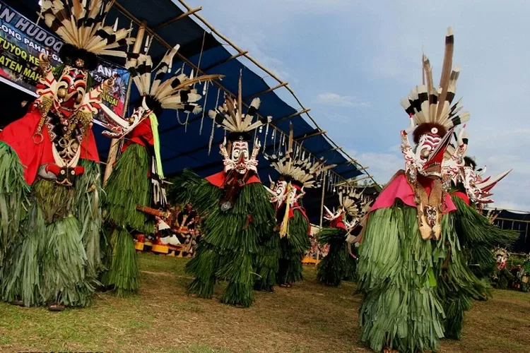 Tari Topeng Dayak Warisan Budaya Kalimantan