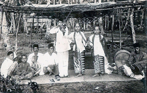 Joget Dangkong Tradisi Hiburan Rakyat Batam