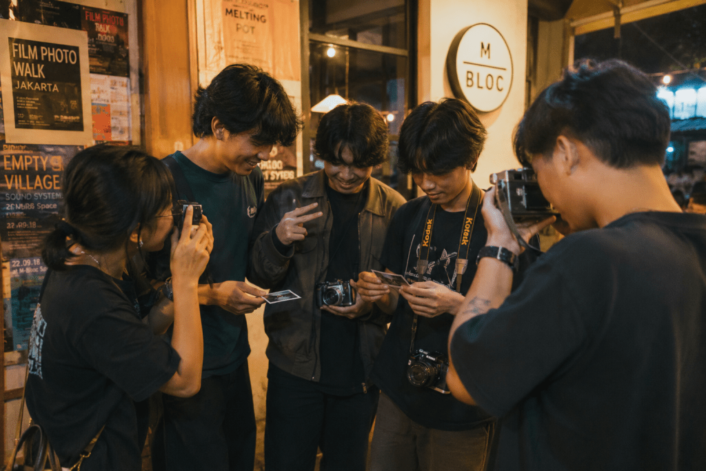 Foto Blur Vintage Aesthetic Gen Z 2026, Ternyata Lebih Kuat dari Foto Tajam