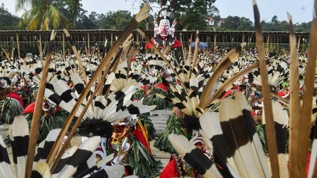 Potret Hudoq Pekayang 2026, 260 Penari Dayak Bahau di Long Pahangai 2 Potret Hudoq Pekayang 2026, 260 Penari Dayak Bahau di Long Pahangai